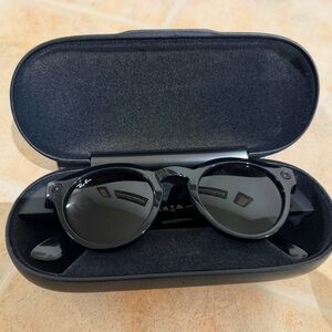 Ray-Ban Story Meta Black Round Sunglasses